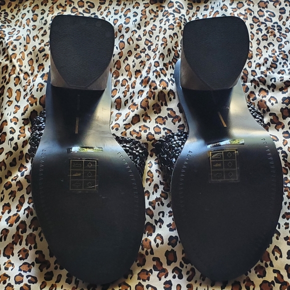 Dolce Vita Anton Stacked Heel Sandal - Picture 7 of 11